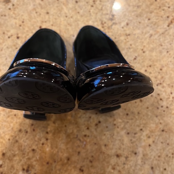Tory Burch Black Patent Leather pumps - Picture 5 of 6